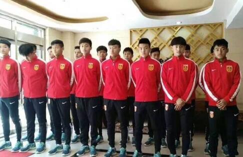 白丝魅魔玉足榨汁h