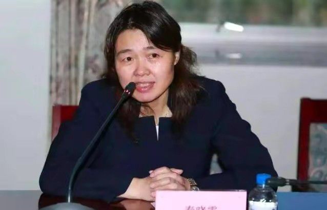 日本老师掀裙子打屁股网