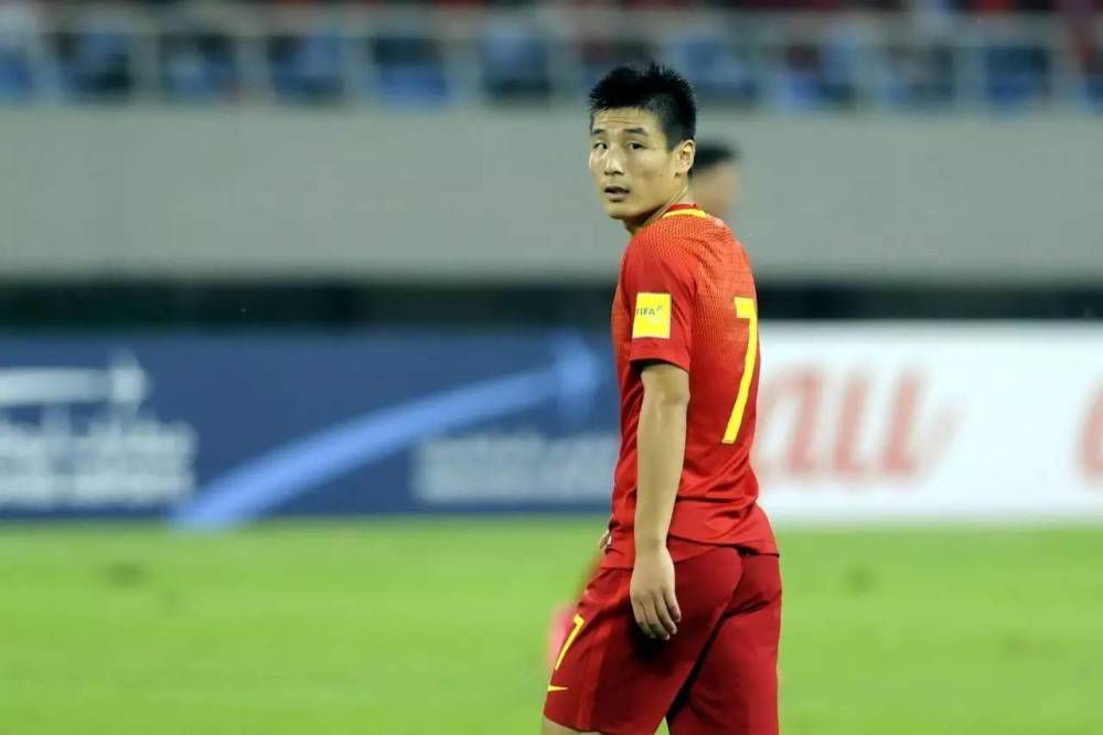少妇肉丝短裙撅臀娇喘