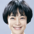 他掀开裙子把舌头伸进去漫画版