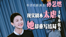 他的巨大挺进她的紧致